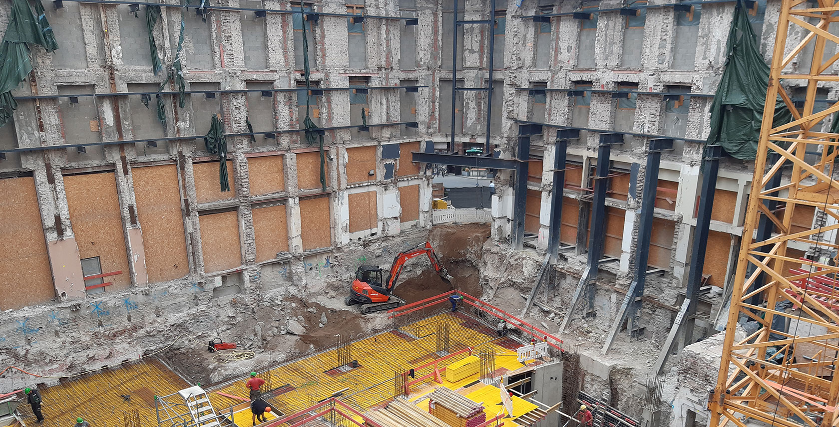 Monitoring the historic Dom Carre Hotel during renovation